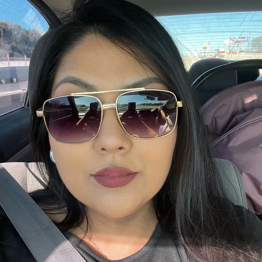 Meet your Posher, Alejandra